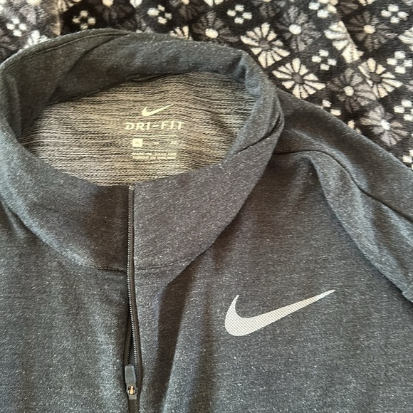Nike half zip - Picture 2 of 2